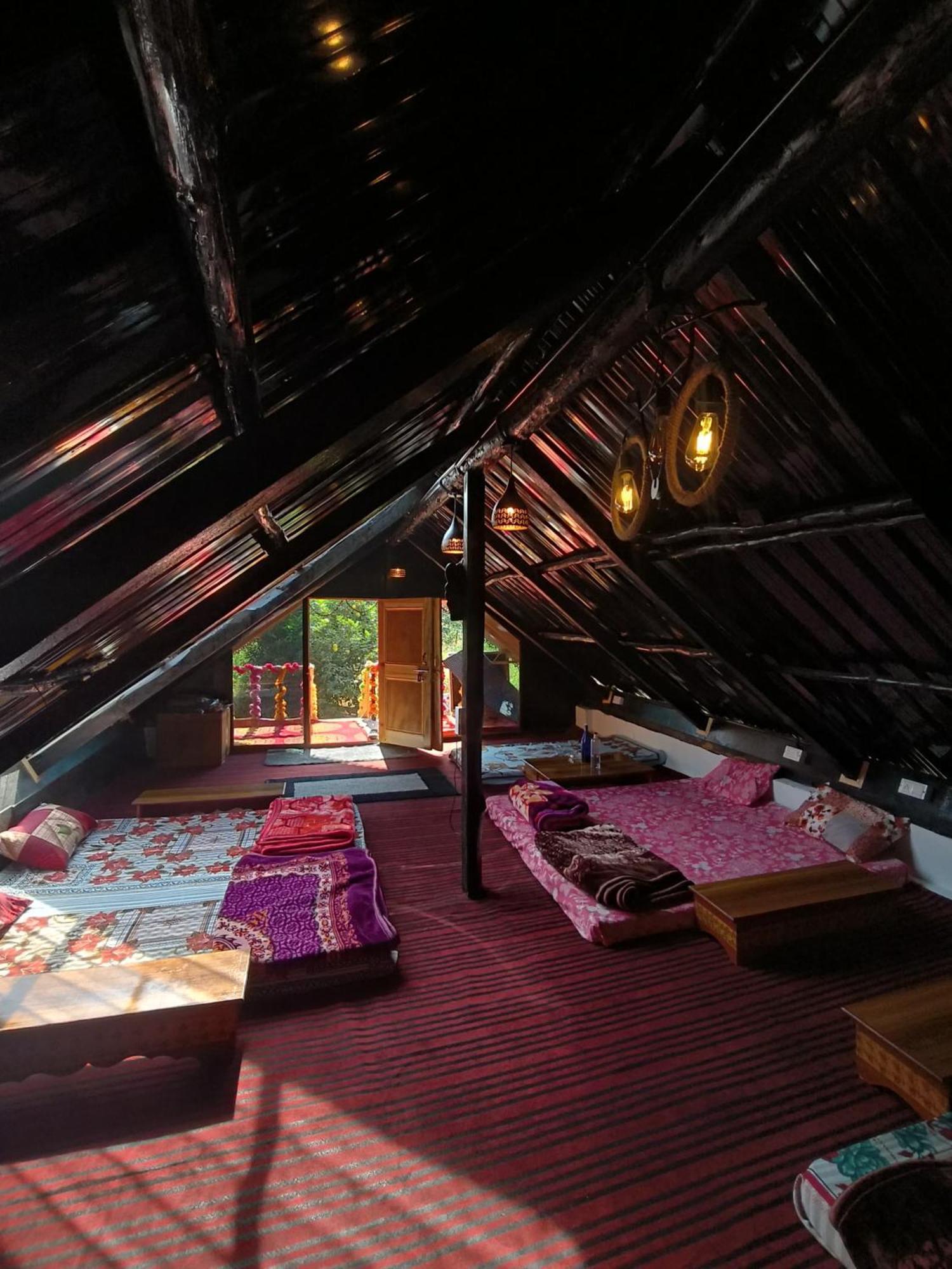 Hostel Stoner'S Delight Kulu Exterior foto